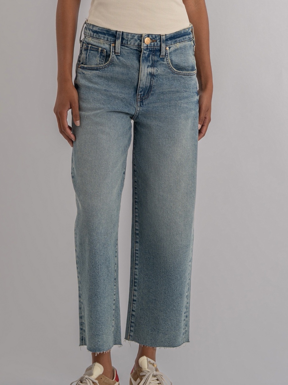 Kut from the Cloth Meg high rise wide leg cropped jeans raw hem size 8.